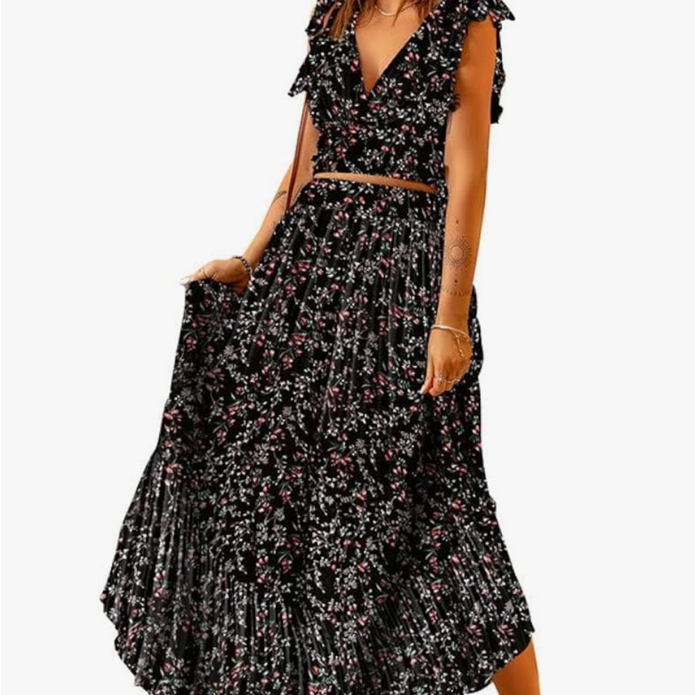 Chic Floral Black Skirt Set